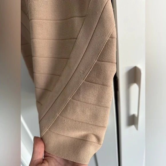 Bebe Off Shoulder Bandage Stretch Short Bodycon Mini Dress in Beige size… - Picture 5 of 8
